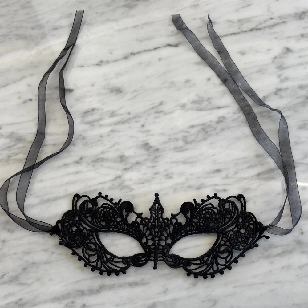 delicate black